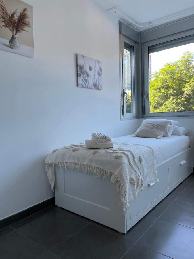 Standing Apartment Barcelona Forum Sant Adrià de Besòs Exteriör bild